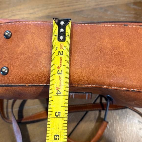 Stylish Brown Real Leather Shoulder Bag from Boutique - Picture 8 of 9